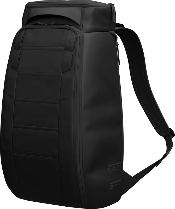 DbDb Hugger Backpack 25L Black Out Suosittu