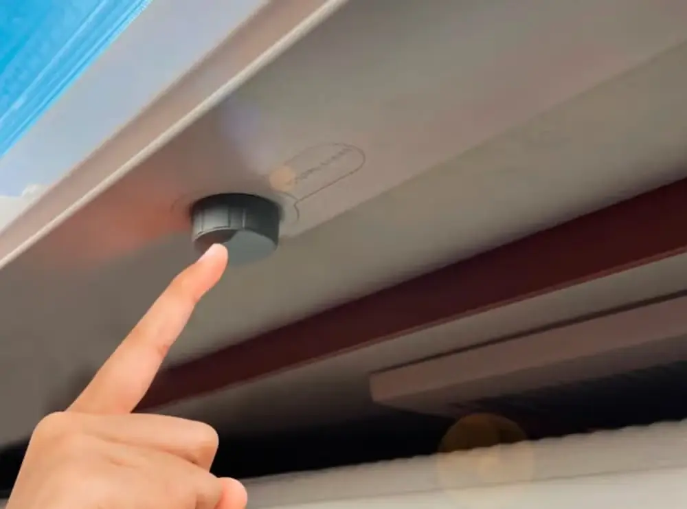 RV Tech sähkökäyttösarja Midi Heki Style kattoluukulle Alkuperäinen
